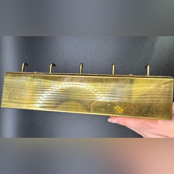 Vintage Brass Key Mail Holder House Tree Fence 5 Hook Hanging Cottage Core Brass - Picture 6 of 7